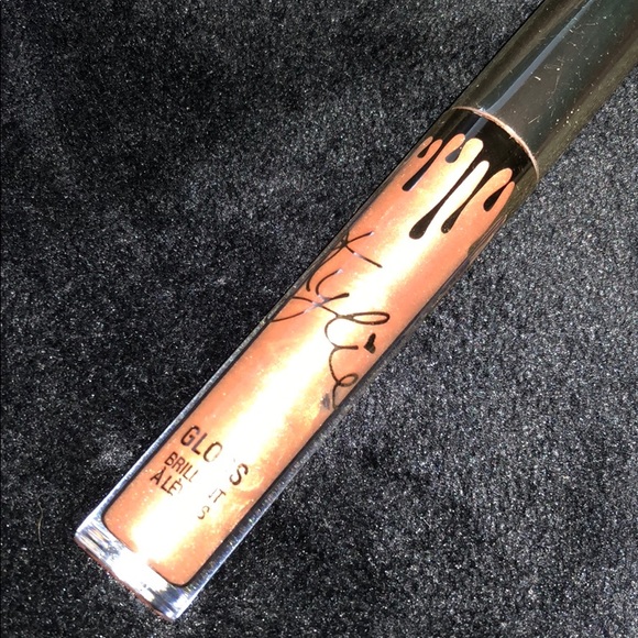 Kylie Cosmetics lipgloss in Poppin’ - Picture 2 of 3